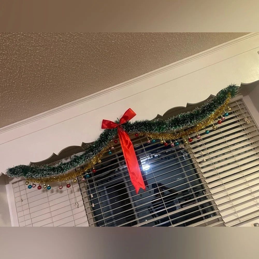 Paper Source Tinsel and Ornament Garland - Festive Green and Gold